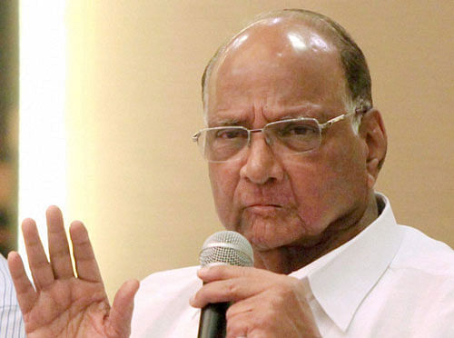 The Election Commission has issued notice to Union Agriculture Minister and Nationalist Congress Party leader Sharad Pawar asking him to explain why he had purportedly advised voters at Vashi in Navi Mumbai to erase the ink marks on their fingers in order to vote twice. PTI file photo