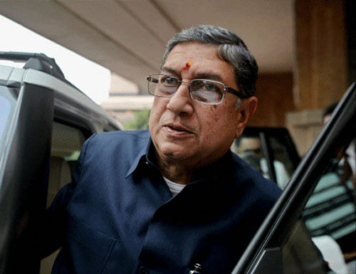 Pressure today mounted on N Srinivasan to quit as BCCI President with former cricketers and administrators asking him to respect the Supreme Court observation that he should step down for a fair probe into the IPL fixing scandal. PTI File Photo