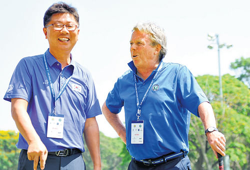 TeamEurope captain AndrewBMorgan (right) shares a lightmoment with his Asia-Pacific counterpart Hyung-Mo Kang on the eve of the Sir Michael Bonallack Trophy at the Karnataka Golf Association on Tuesday. DH PHOTO/ SRIKANTA SHARMA R