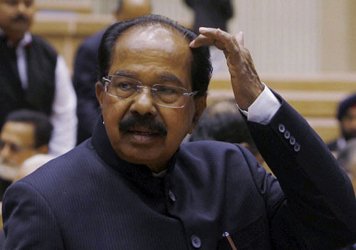 The former minister said that the people of Chikkaballapur had branded Union Minister M&#8200;Veerappa Moily 'maha sullugara'. Moily is the sitting MP from Chikkaballapur and is seeking re-election from there as a Congress candidate. PTI File Photo