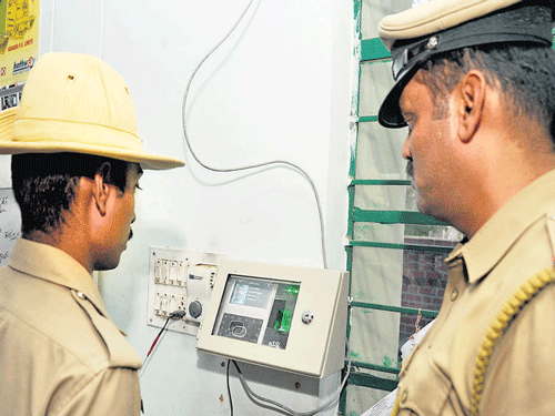 A biometric device installed at Ashoknagar police station  in the City. DH Photo