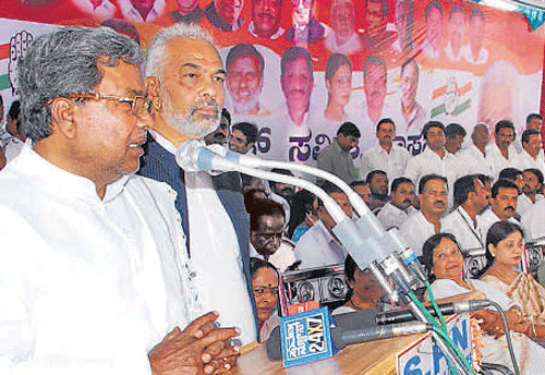 Chief Minister Siddaramaiah addresses a campaign rally in Hassan on Saturday. DH