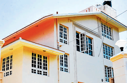 The house belonging to BBMP chief engineer  Nagaraju in Bangalore, that was raided by Lokayukta sleuths on Saturday. DH