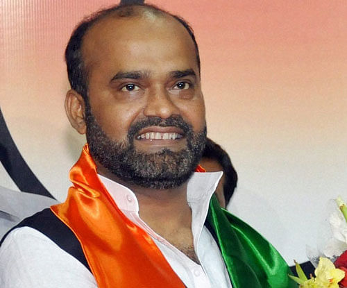 An embarrassed BJP on Saturday caved in to the growing open dissent from within and the RSS, cancelling controversial JD(U) MP Sabir Ali's membership a day after he was exhibited as a big catch to dent Bihar Chief Minister Nitish Kumar's pro-minority image. PTI photo