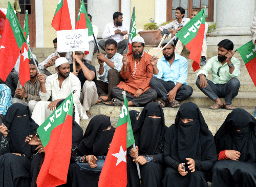 Social Democratic Party of India (SDPI) has demanded a CBI or CID probe into the case where seven members of a family in the city had been set ablaze, recently, DH file photo