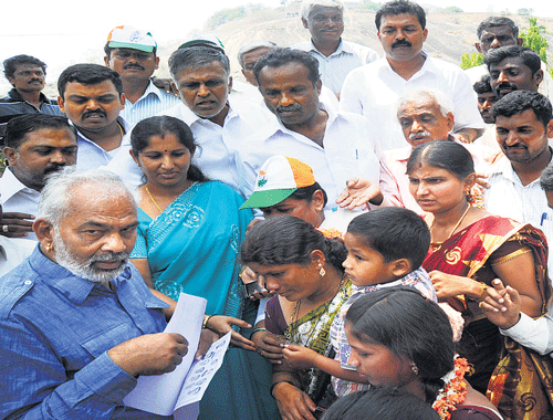 Lok Sabha candidate from Hassan constituency A Manju campaign at  Shravanabelagola , on Friday, DH photo