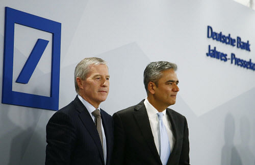 Anshu Jain (R) and Juergen Fitschen, Co-CEOs of Deutsche Bank AG posing after the bank's annual news conference in Frankfurt, Reuters file photo