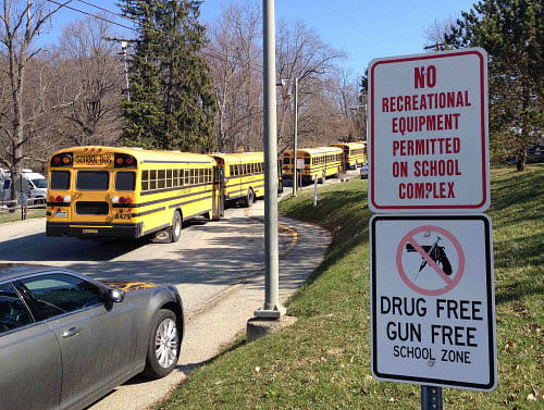 School buses are parked outside Franklin Regional High School after reports of stabbing injuries in Murrysville, Pennsylvania April 9, 2014. Twenty students were injured after a stabbing attack, apparently by a male student, at a Pennsylvania high school on Wednesday, and four of the victims were flown to area hospitals, officials said. REUTERS