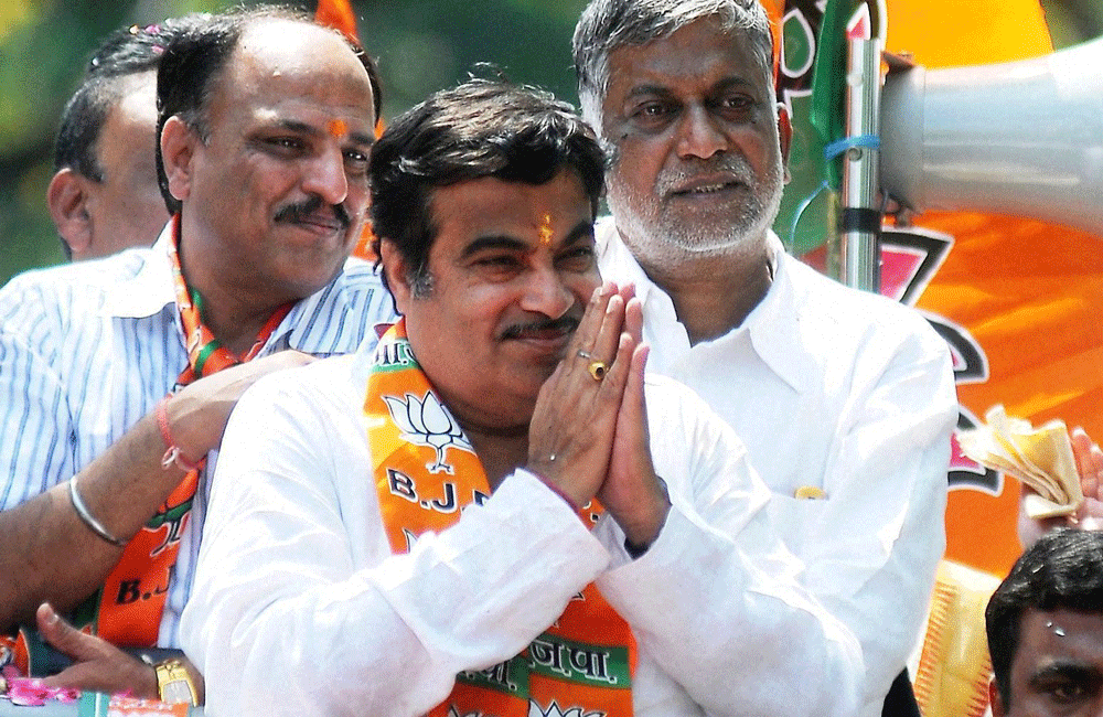 Amist tight security arrangements, polling for 10 Lok Sabha seats in Naxal-plagued Vidarbha region of Maharashtra is underway today to test the political fate of heavyweights like former BJP chief Nitin Gadkari, Union Minister Praful Patel, former minister of State Vilas Muttemwar and senior Congress leader Shivajirao Moghe. PTI file photo