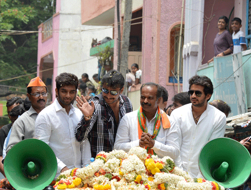 Kannada actor Darshan became the star attraction of Bangalore Central Parliamentary Constituency BJP candidate P C Mohan's election campaign road show at Siddhartha Nagar, off Mysore Road in Bangalore on Wednesday