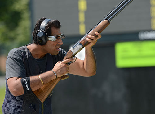India's Manavjit Singh Sandhu produced some excellent shooting to clinch the men's trap gold medal ahead of two-time Olympic champion Michael Diamond at the ISSF Shotgun World Cup in Tucson, USA. File Photo