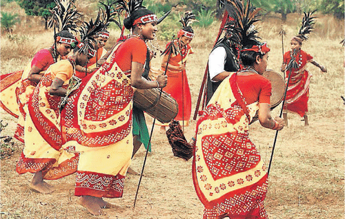 Tribals in Chhattisgarh perform 'saila' dance. DH photo