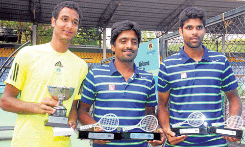 Singles winner Ram Kumar Ramanathan (left) and doubles champions VM Ranjeet (centre) and Vishnu Vardhan in Bangalore on Saturday. DH Photo