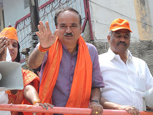 Fighting Nandan Nilekani to extend his record winning streak in Lok Sabha polls here, senior BJP leader Ananth Kumar says the former Infosys chief has committed ''hara-kiri'' by fighting on a Congress ticket as the party today symbolises ''corruption and scams''. DH File Photo