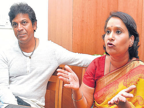 Shivrajkumar and wife Geetha. DH photo/Shimoga Nagaraj