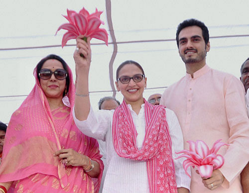 Bollywood actress Esha Deol along with husband Bharat campaigning in support of her mother and BJP candidate Hema Malini in Farah near Mathura on Friday evening. PTI Photo