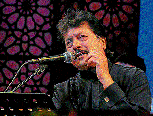 Attaullah Khan couldn't restrain his heartfelt gratitude for being able to perform live in India. DH photo