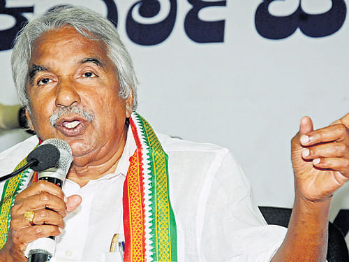 Kerala Chief Minister Oommen Chandy addresses mediapersons in Bangalore on Monday. Dh Photo