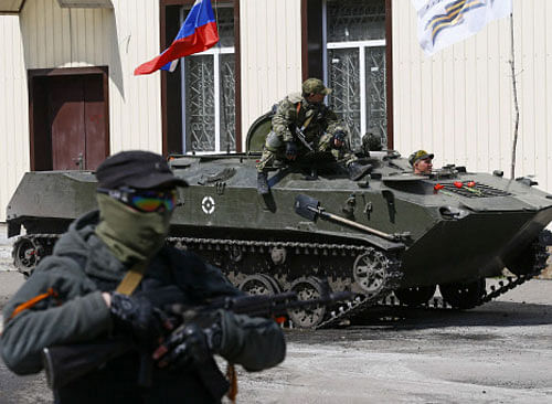 Armoured vehicles with Russian flags appear in east Ukraine