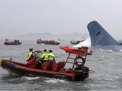 Part of South Korean passenger ship ''Sewol'' that has been sinking is seen as South Korean maritime policemen search for passengers in the sea off Jindo April 16, 2014. / Reuters Photo