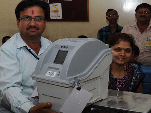 The Voter-Verified Paper Audit Trail (VVPAT) was seen as a glitch by many in the Bangalore South constituency as it caused confusion among voters and delayed the voting process. DH Photo