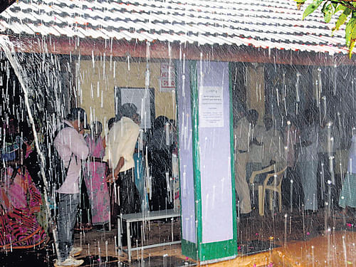 Dampener Polling was halted for some time in Yaragatti village in Saundatti taluk in  Belgaum district as rain played spoilsport . DH Photo