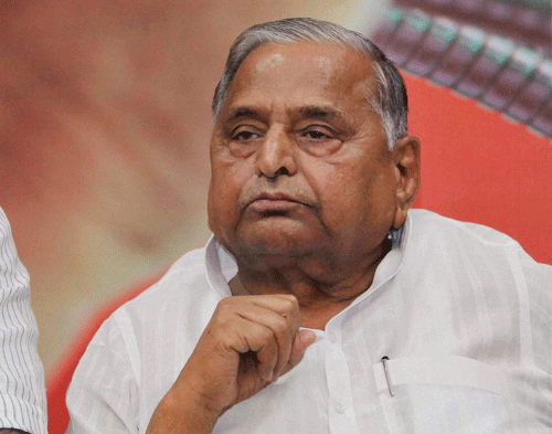 The Election Commission today issued a show cause notice to ruling Samajwadi Party supremo Mulayam Singh Yadav for allegedly threatening school teachers appointed on contract by Uttar Pradesh government to either vote for his party in Lok Sabha polls or risk losing permanent status. PTI photo
