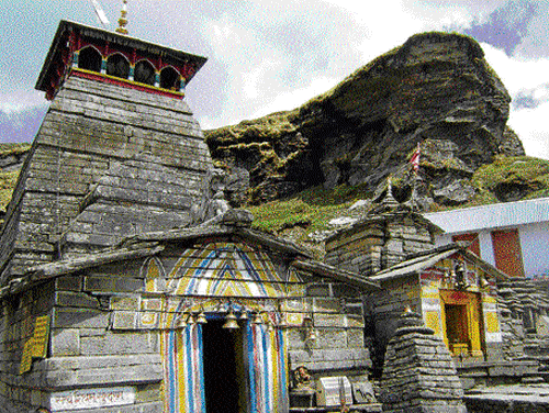 Just below us, temple bells rang out under the serpent-shaped cliff as baba sounded his damru (rattle drum), signalling the closure of the Tungnath shrine after the 8 pm aarti.