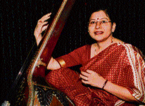 A talented and versatile singer of the younger generation, Subhra Guha is a well-known exponent of the Agra Gharana.
