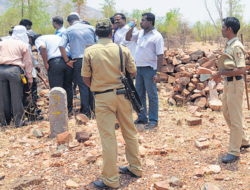 A team of the Survey of India conducts inspection in reserve forest number 6 of Bellary district on Saturday. DH Photo