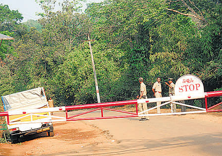 A view of the checkpost at Thanikodu in Sringeri where the ANF personnel opened fire . DH photo