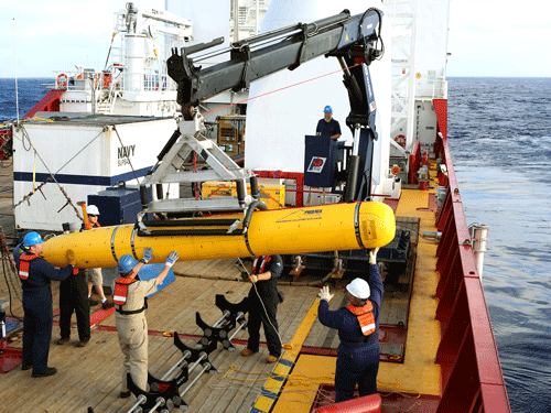 Aerial search for the crashed Malaysian jet was suspended today due to a tropical cyclone over the southern Indian Ocean, as a robotic mini-submarine scouring the seabed failed to locate the plane's wreckage after nine missions. AP file photo