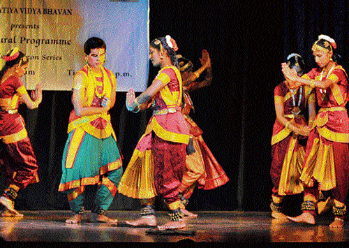 The Indian Council for Cultural Relations in association with Bharatiya Vidya Bhavan hosted a 90-minute performance by the students of Samarthanam. DH photo