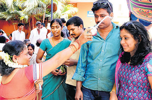 Voters being welcomed traditionally at a model polling booth in Chennai Central constituency.