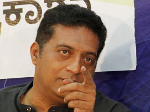 Actor Prakash Raj says he walked out of Mahesh Babu-starrer Telugu actioner 'Aagadu' because he had some creative differences with its director Srinu Vaitla. DH file photo