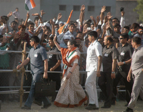 Low turnout greeted the Congress President Sonia Gandhi at the Andhra Muslim College grounds on the Ponnuru road here when she arrived to address a campaign rally today, apparently reflecting the anger of the people of Seemandhra region over states's bifurcation. PTI photo