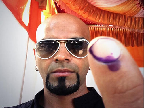 Having cast his first vote at the age of 39 in the ongoing Lok Sabha polls, popular reality television show host and actor Raghu Ram is hoping for a change as he campaigns for the Aam Aadmi Party (AAP). Photo courtesy: Twitter, https://twitter.com/tweetfromRaghu