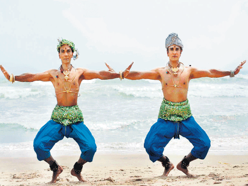 Ram and Suresh Kishna perform at Mahabalipuram.
