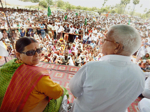 Alleging conspiracy by communal forces to stop him, RJD president Lalu Prasad today said he will complaint the matter to the Election Commission, after his party's cavalacade was stopped by police and district officials when they were returning from a campaign in Saran district. PTI photo