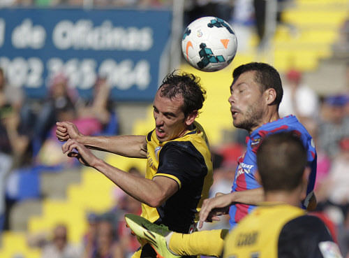 Atletico Madrid's Tiago and Levante's Lopez fight for the ball during their Spanish first division soccer match at the Ciudad de Valencia stadium in Valencia Atletico Madrid's Tiago Mendes (L) and Levante's Pedro Lopez fight for the ball during their Spanish first division soccer match at the Ciudad de Valencia stadium in Valencia May 4, 2014. REUTERS