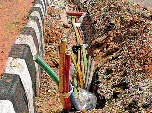The opitcal fibre cable policy of the Bruhat Bangalore Mahanagara Palike has come as a sort of saviour for the bankrupt civic agency.  DH photo