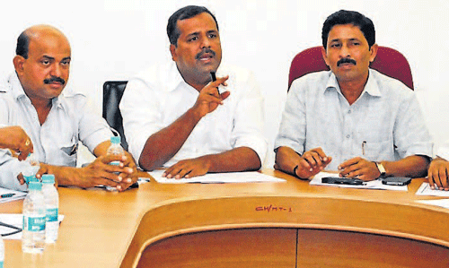Minister for Health and Family Welfare U T Khader speaks at a meeting in Mangalore City Corporation on Saturday. DH photo