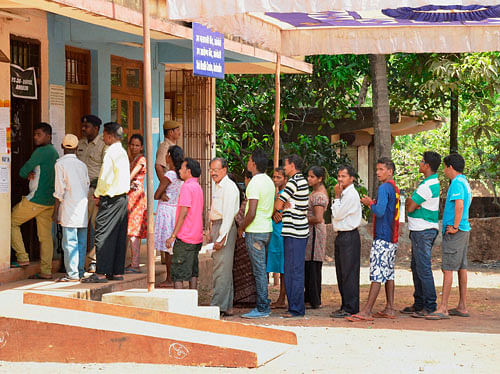 There was brisk polling Monday in West Bengal's 17 parliamentary constituencies as opposition political parties claimed their polling agents were driven out of booths. PTI file photo