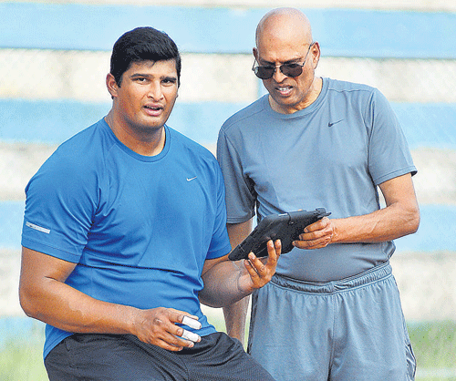 Vikas (left) with father Shive Gowda at the Sree Kanteerava Stadium in Bangalore on Monday. DH&#8200;photo