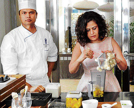 healthy diet: Chef Chandra and Shonali Sabherwal.