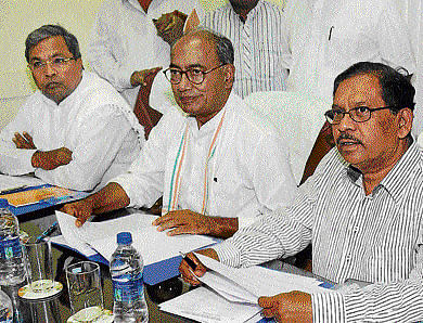 strategy session: Chief Minister Siddaramaiah, AICC general secretary and Karnataka in-charge Digvijaya Singh, KPCC  president G Parameshwara at the coordination committee meeting at the KPCC office in Bangalore on Wednesday. dh Photo