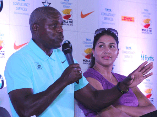 Athletics legend Carl Lewis talks during the pre-race function of world 10K run. Also seen long jump ace Anju George at in Bangalore on Saturday. Bangalore City traffic police have restricted movement of vehicles in and around Kanteerva Stadium in the view of TCS world 10K Bangalore 2104 marathon scheduled on Sunday from 6 am to 11 am. DH photo