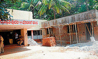 Visitors Room being constructed on the premises of Saraswatipuram police station, in Mysore. DH PHOTO
