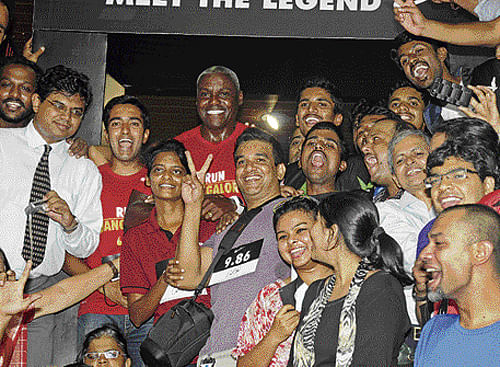 Legendary athlete Carl Lewis, who flew into the City to take part in the 10K Run, had paid a visit to the Nike showroom to interact with Bangalore's runners and his fans recently. DH photo
