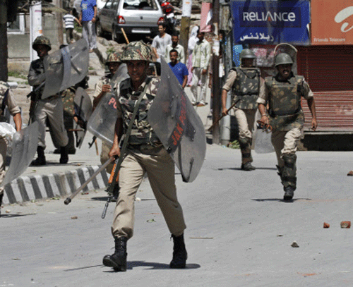 Some Indian Army personnel Friday allegedly beat up three policemen during a scuffle in Sonamarg hill station in Jammu and Kashmir's Ganderbal district, police said. AP photo for representation purpose only